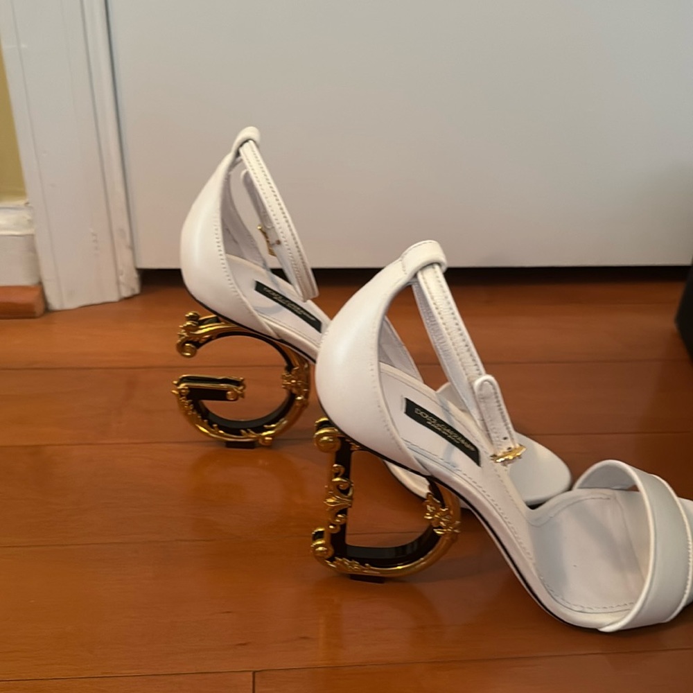 Designer ladies salon shoe